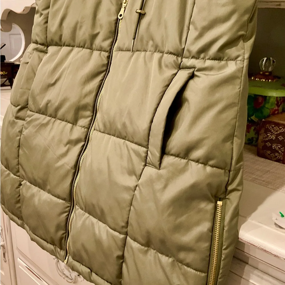 Olive Green Puffer Vest mid size. - Picture 6 of 9